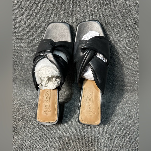 NIB Journee Signature Genuine Leather Tru Comfort Form Charlize Heels Size 10 - Picture 2 of 5